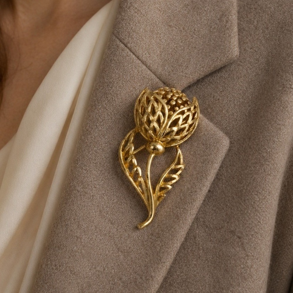 Vintage Lisner Gold Tone Thistle Flower Brooch Textured Openwork Pin‎